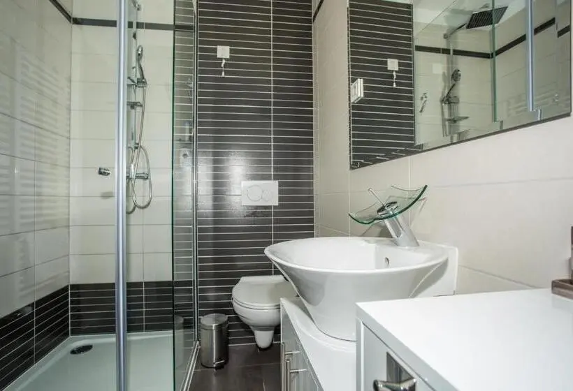 1 Bedroom Penthouse Apartment, National