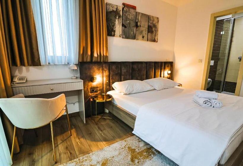 غرفة قياسية, National