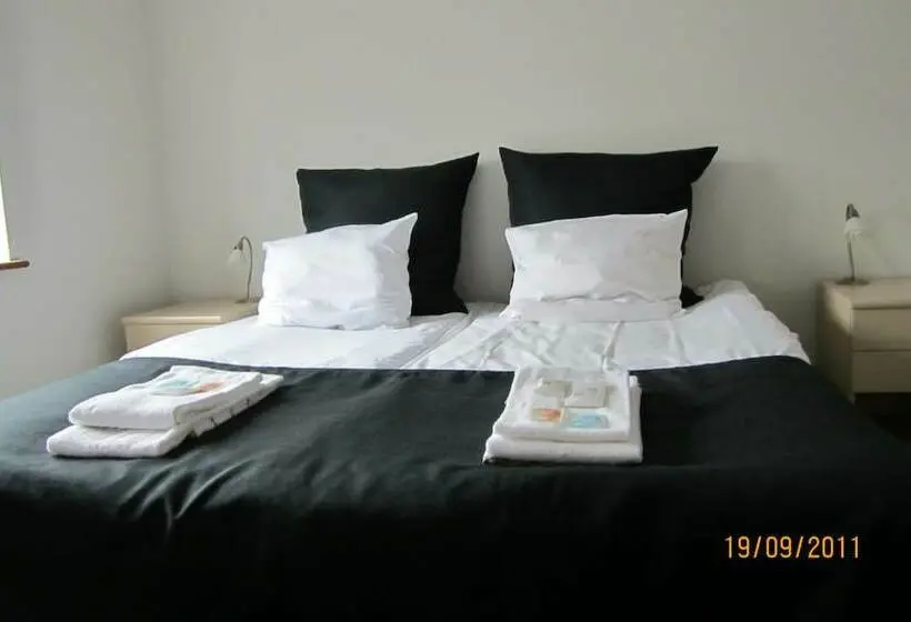 Chambre Familiale, Rødding
