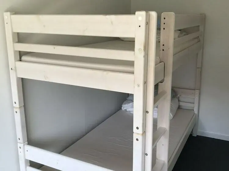 Chambre Familiale, Rødding