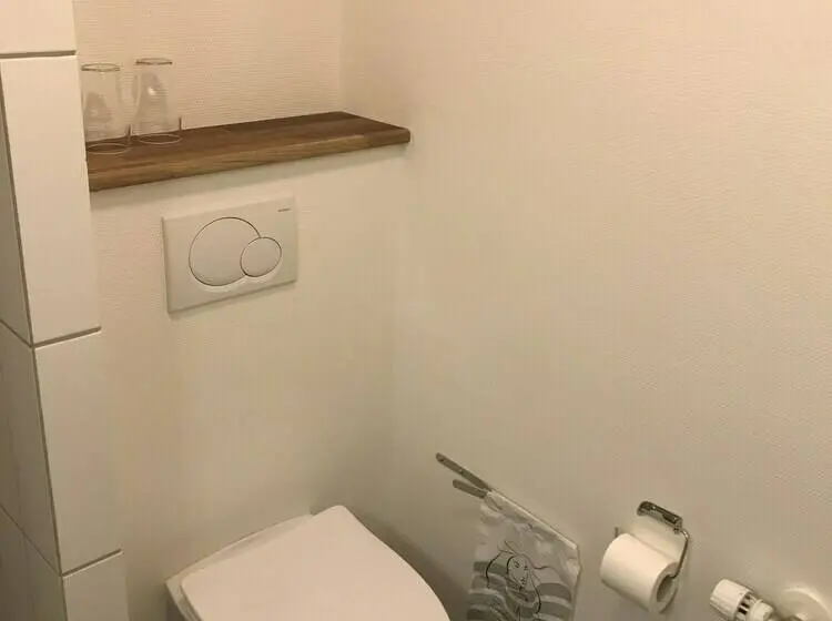 Chambre Familiale, Rødding