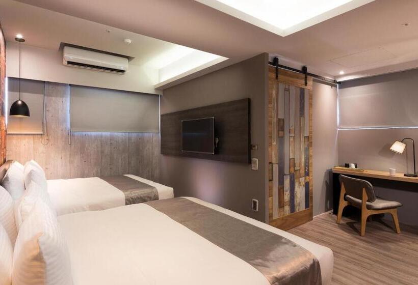 חדר סטנדרט לארבעה, Sunrise