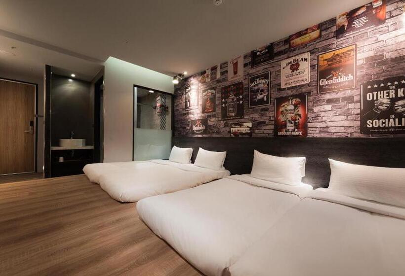 חדר משפחתי, Sunrise