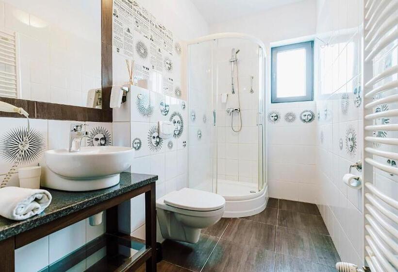 اتاق لوکس, Willowa