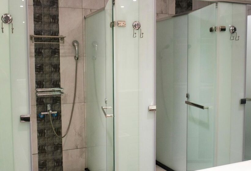 تختخواب در اتاق مشترک, Uz Hostel