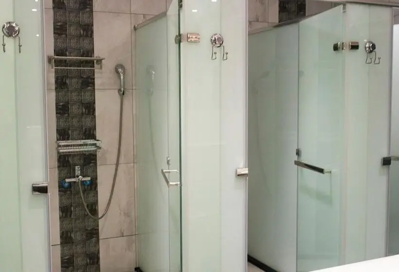تختخواب در اتاق مشترک, Uz Hostel