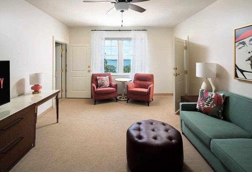 جناح, Fenway Hotel, Autograph Collection