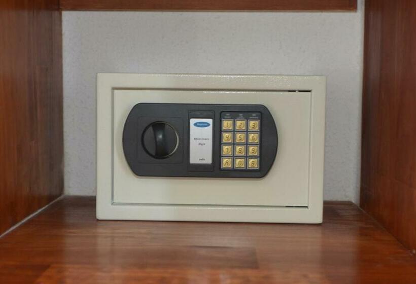 스탠다드 룸, Esmeralda