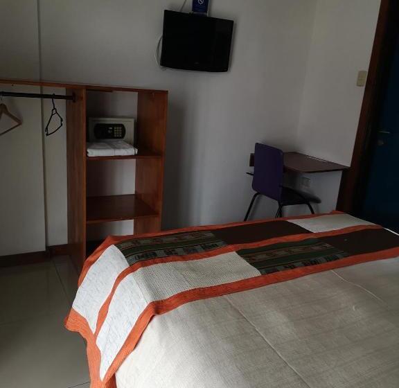 스탠다드 룸, Esmeralda