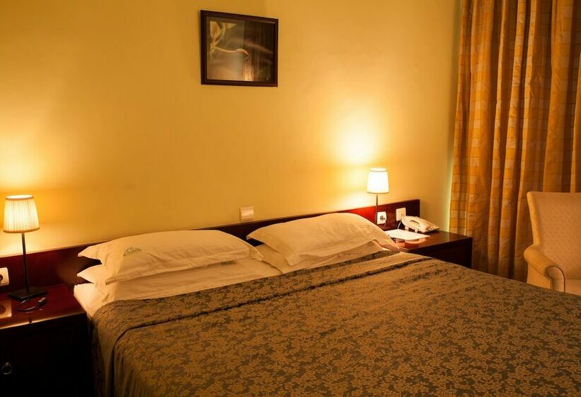 اتاق لوکس, Gorillas Lake Kivu