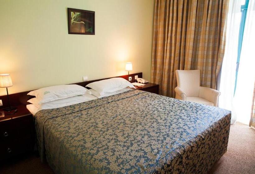 اتاق استاندارد با چشم‌انداز دریاچه, Gorillas Lake Kivu