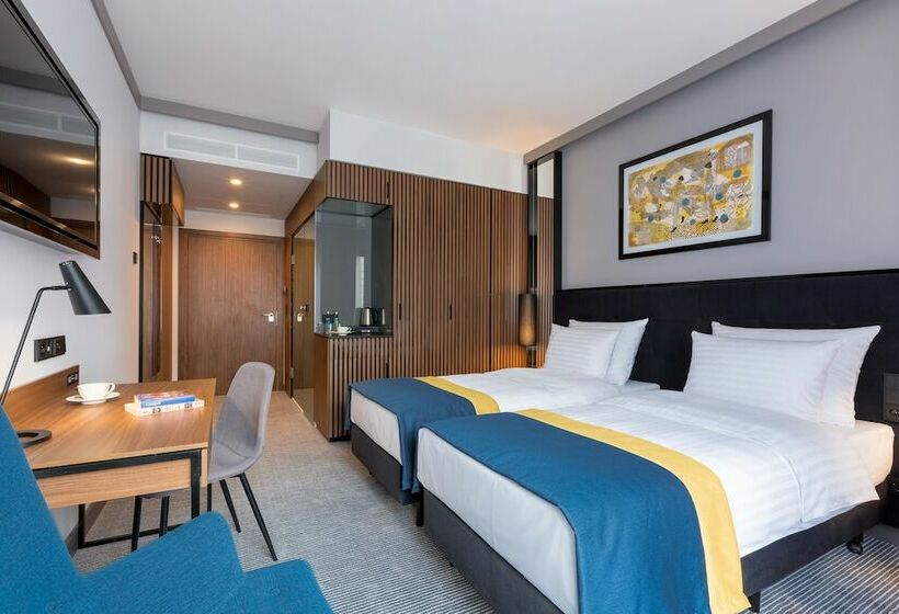 חדר סטנדרט, Grand Ascot