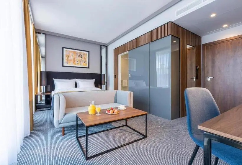 Premium room with terrace, Grand Ascot
