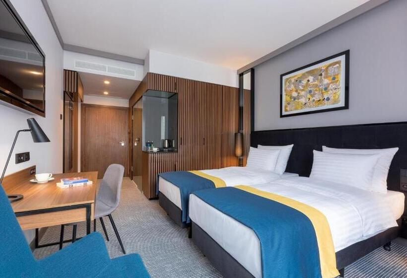 חדר סטנדרט, Grand Ascot