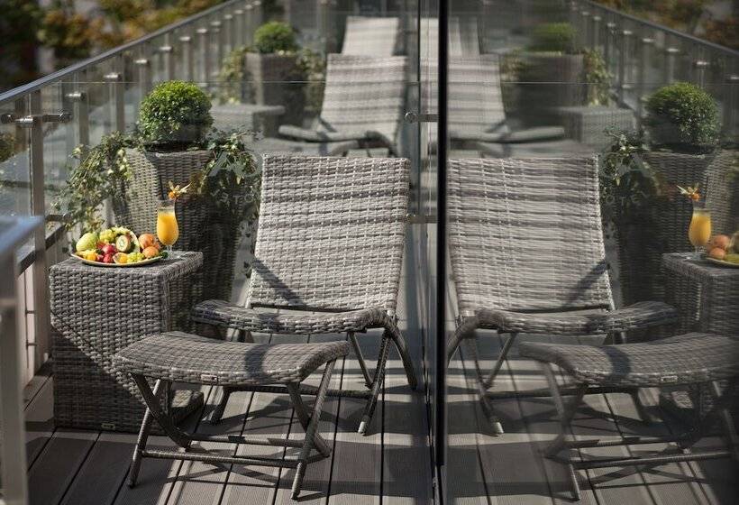 Premium room with terrace, Grand Ascot