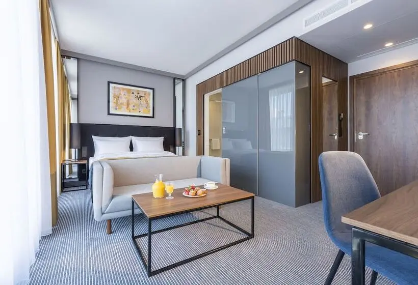Premium room with terrace, Grand Ascot
