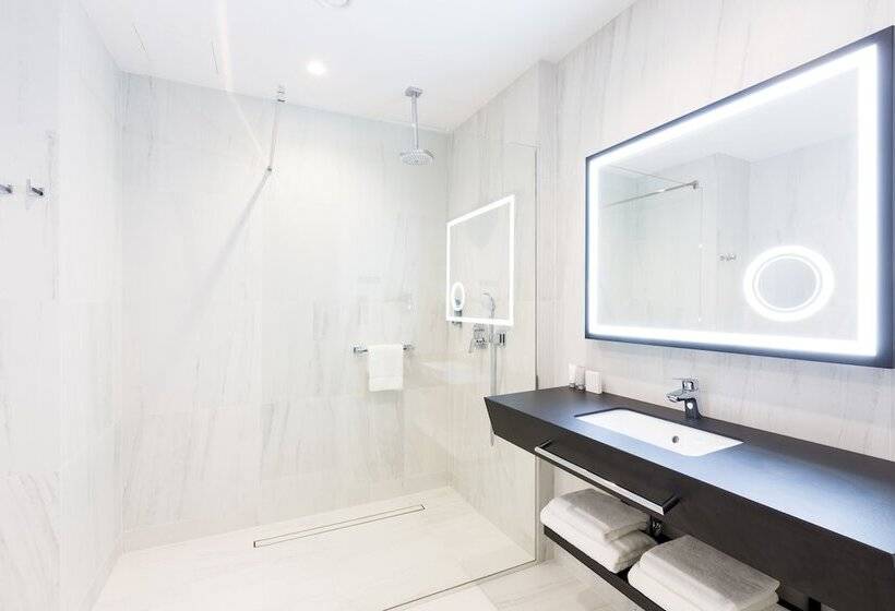 דירת חדר, Grand Ascot