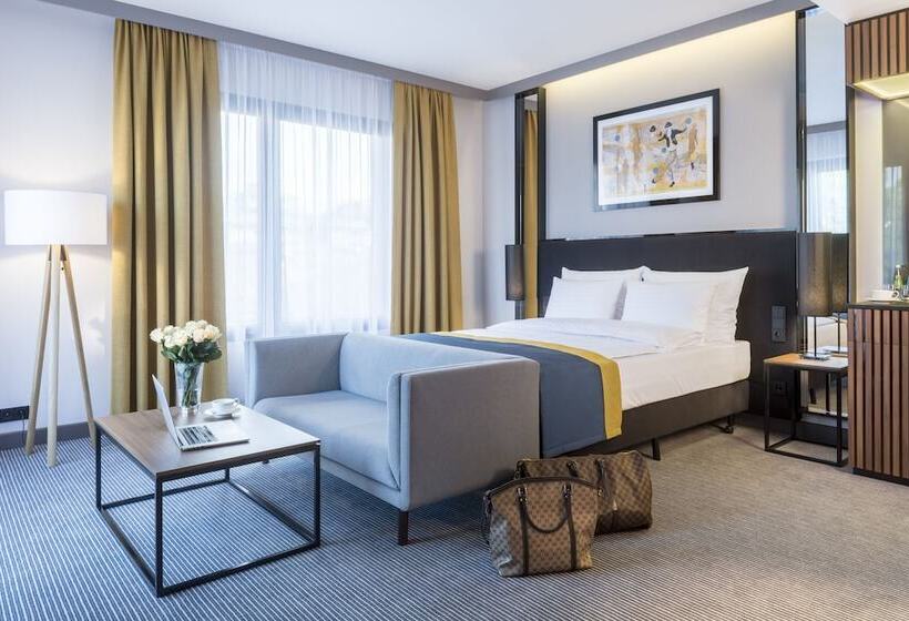 דירת חדר, Grand Ascot