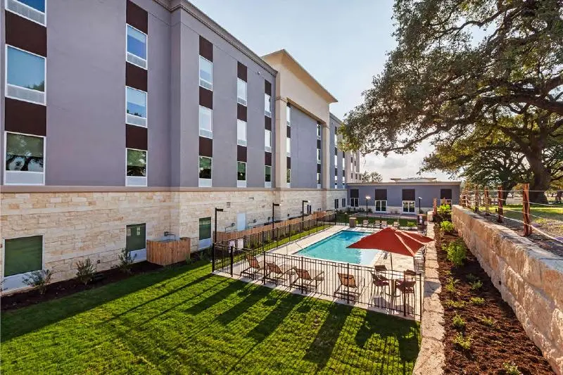 キングサイズベッドのスタンダードルーム, Hampton Inn Bulverde Texas Hill Country