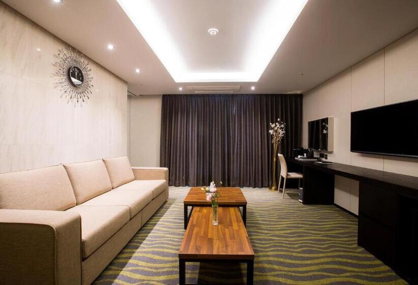 جناح, Gloucester Hotel Jeju