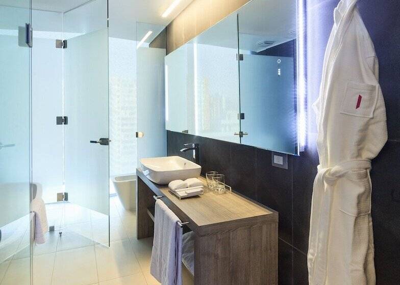 جناح سوبيريور, Icon