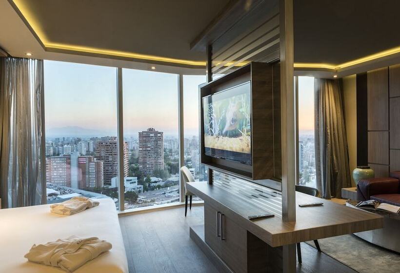 جناح جونيور, Icon