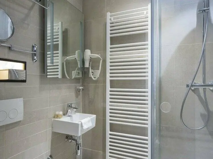 اتاق اکونومی یک تخته, Livris