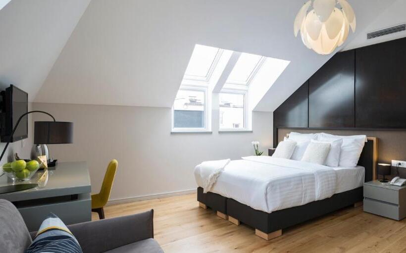 سوییت جونیور, Livris