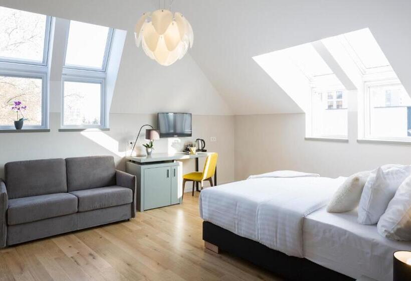 سوییت جونیور, Livris