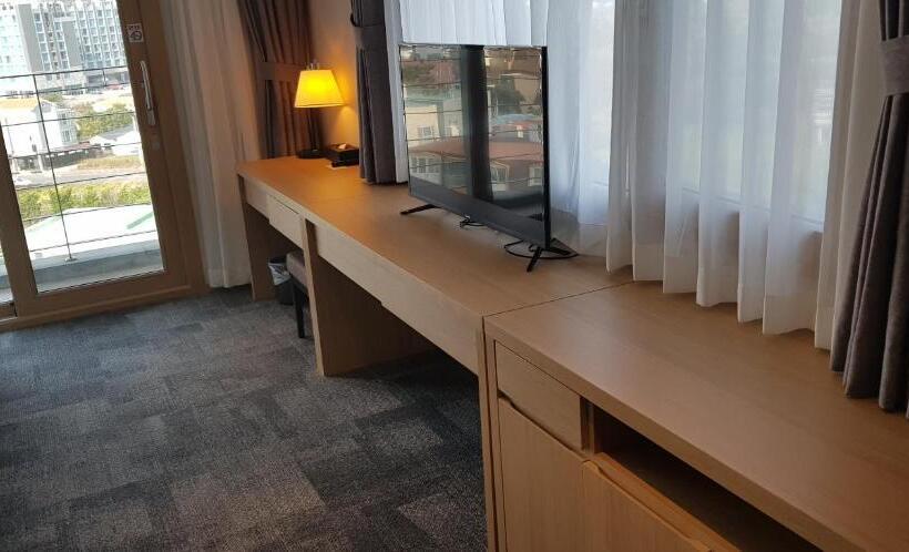 חדר דלוקס לשלושה, The Best Jeju Seongsan