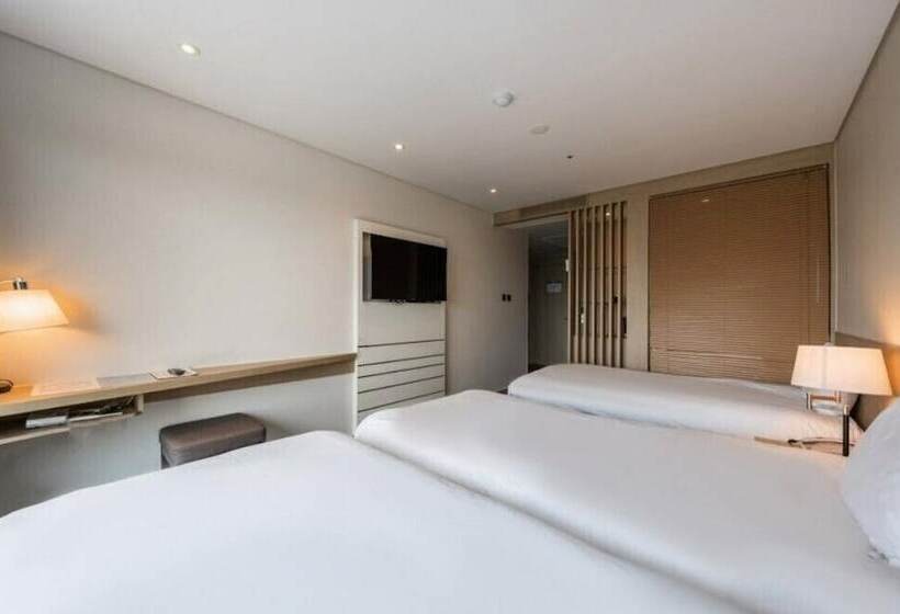 חדר דלוקס לשלושה, The Best Jeju Seongsan