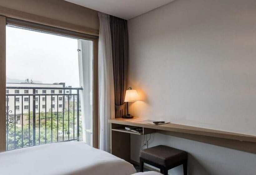 חדר דלוקס לשלושה, The Best Jeju Seongsan