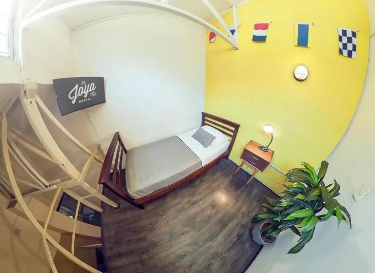 اتاق استاندارد یک نفره, La Joya Hostel