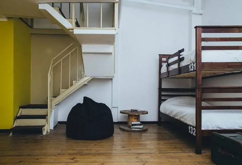 اتاق استاندارد سه نفره, La Joya Hostel
