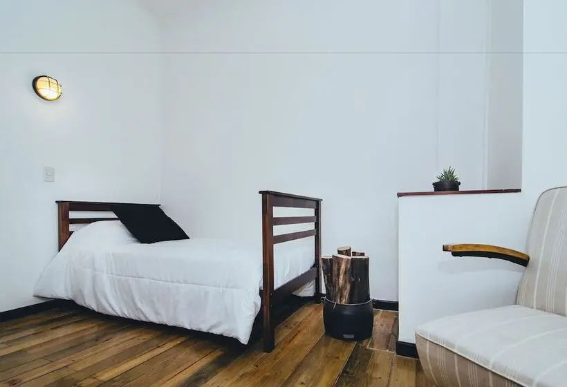 اتاق استاندارد چهار تخته, La Joya Hostel