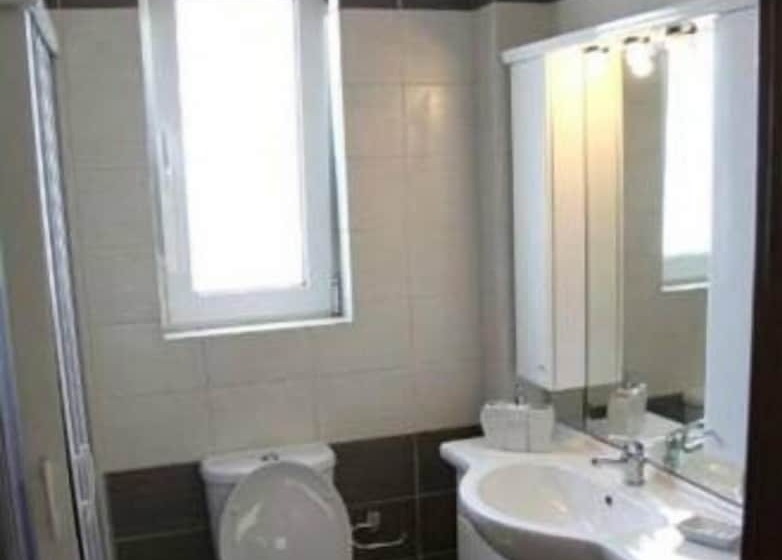 إستديو قياسى مطل على حمام السباحة, Orion Star