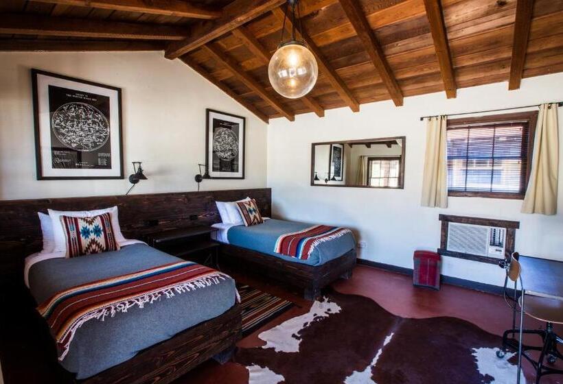 Номер Стандарт, Pioneertown Motel