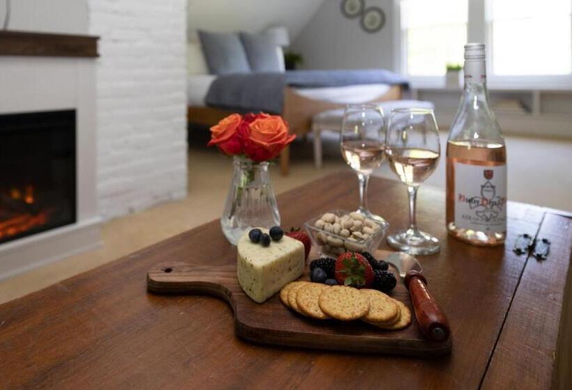 جناح ديلوكس سرير كينج, Noble House Inn