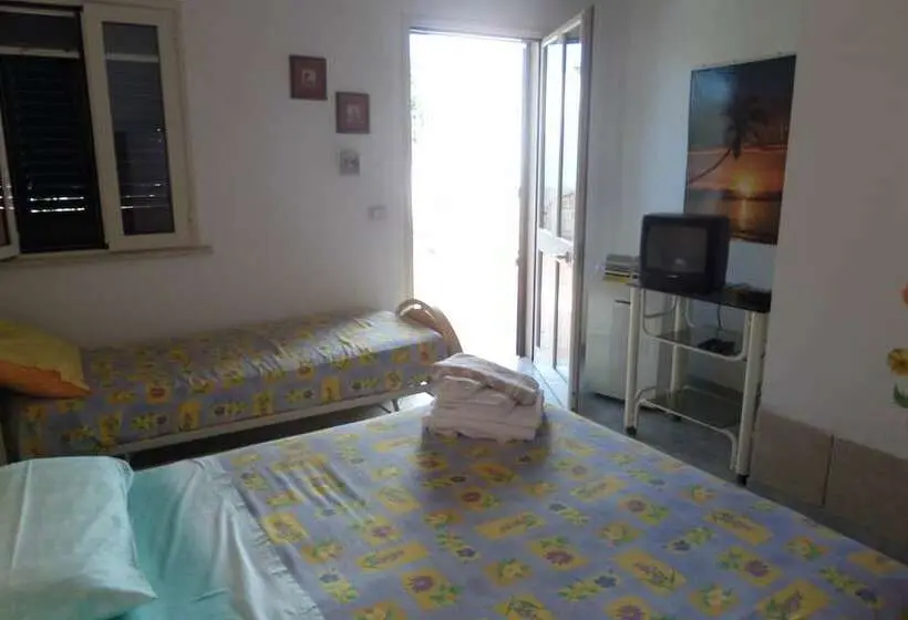 Habitació Triple Estàndard, Villa Itaca