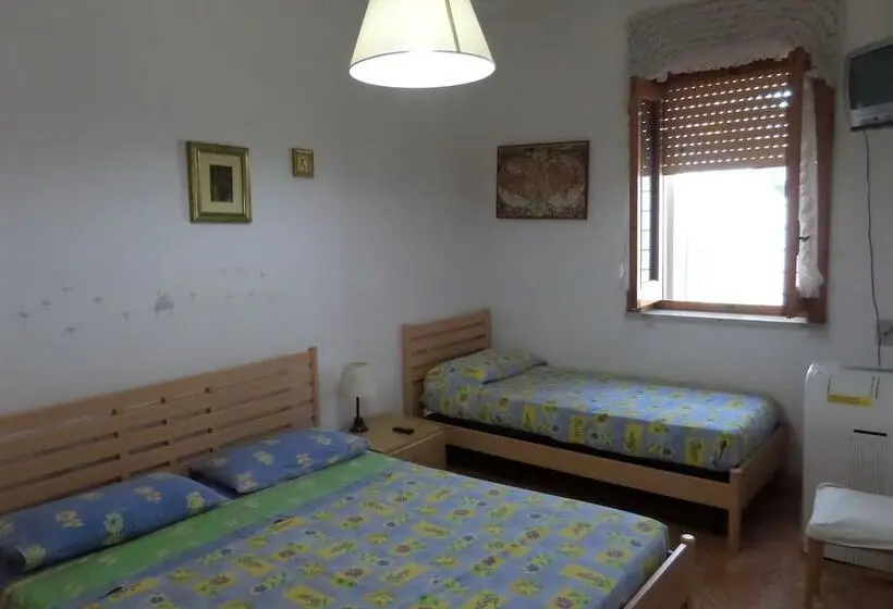 Habitació Triple Estàndard, Villa Itaca