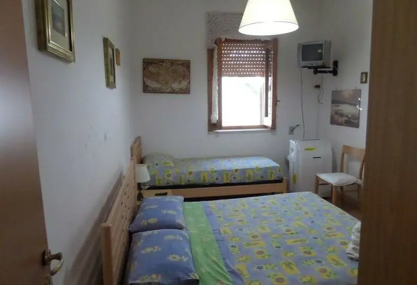 Habitació Triple Estàndard, Villa Itaca
