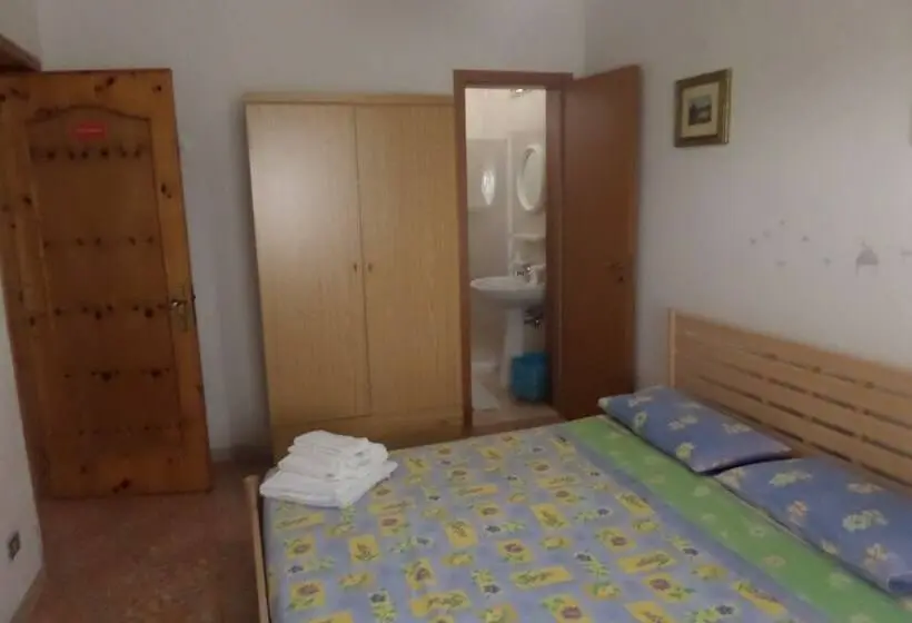 Habitació Triple Estàndard, Villa Itaca
