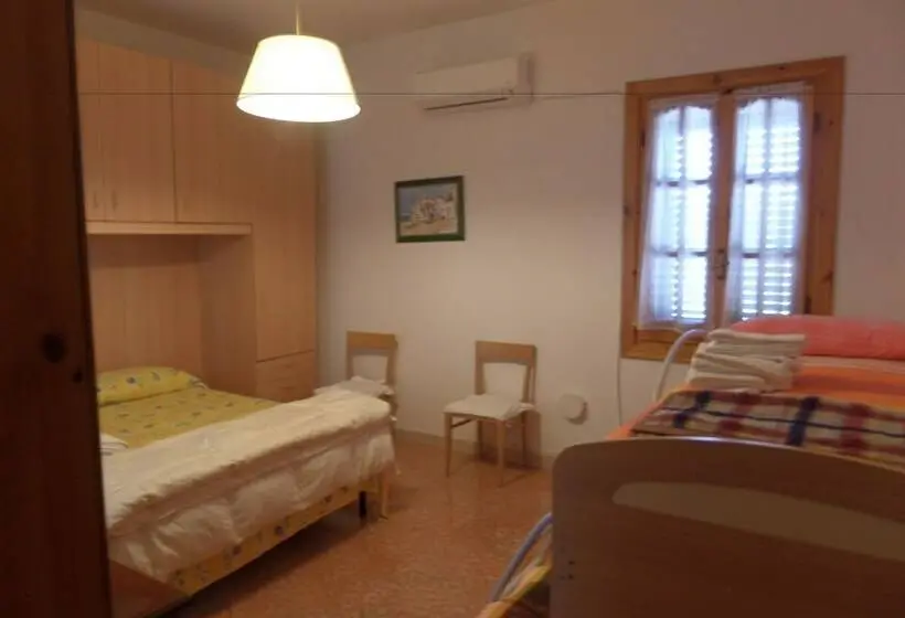 Habitació Quàdruple Estàndard, Villa Itaca