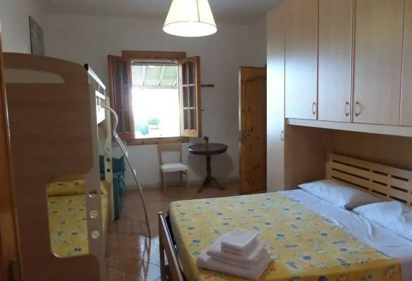 Habitació Quàdruple Estàndard, Villa Itaca