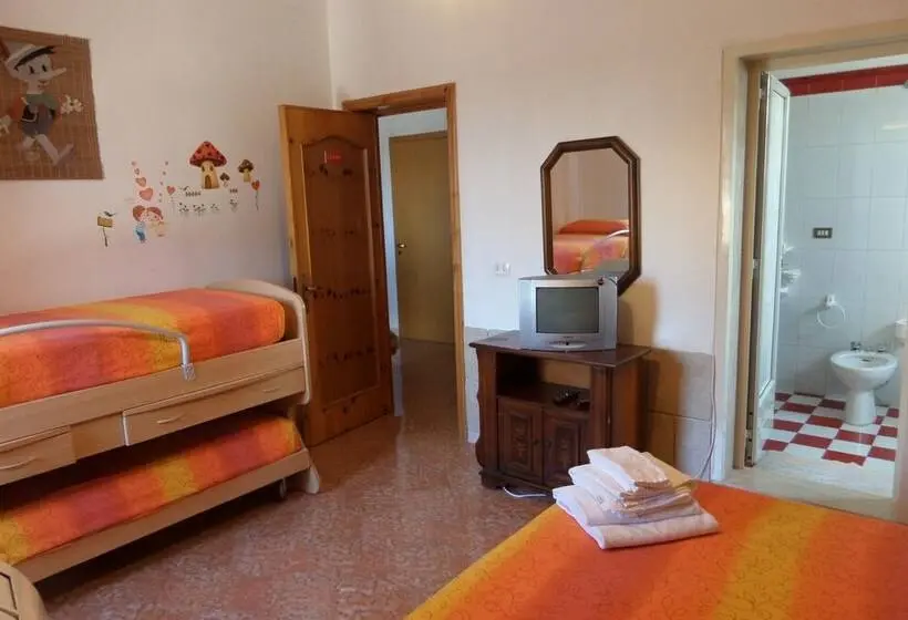 Habitació Quàdruple Estàndard, Villa Itaca