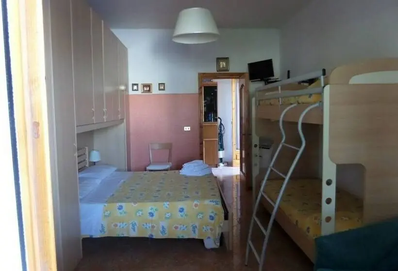 Habitació Quàdruple Estàndard, Villa Itaca
