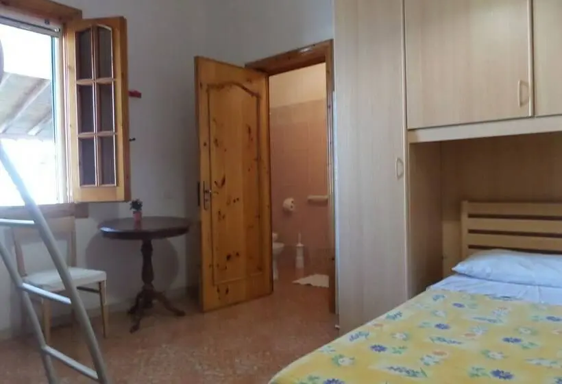 Habitació Quàdruple Estàndard, Villa Itaca