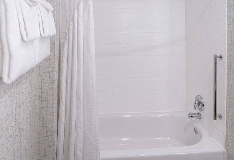 Люкс, Holiday Inn Express & Suites Cincinnati Ne Red Bank Road, An Ihg