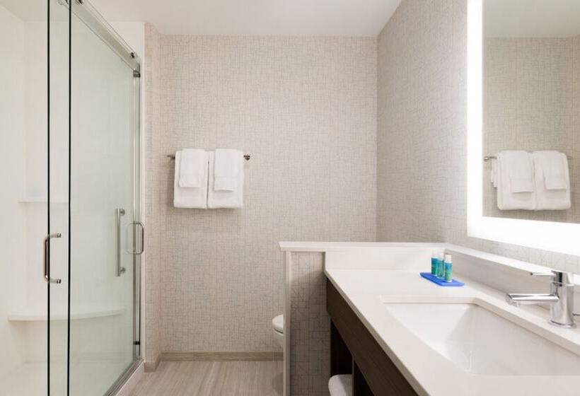 Люкс, Holiday Inn Express & Suites Cincinnati Ne Red Bank Road, An Ihg