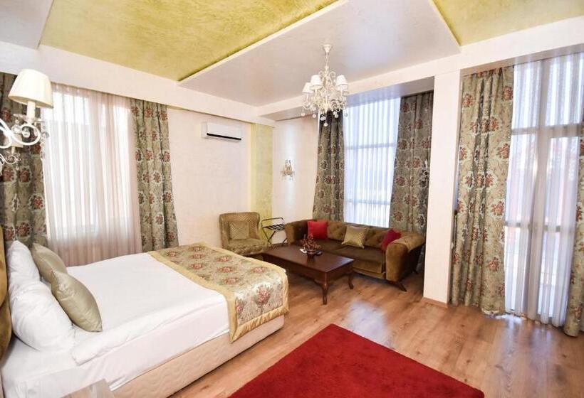 سوییت جونیور با بالکن, Iberia Palace